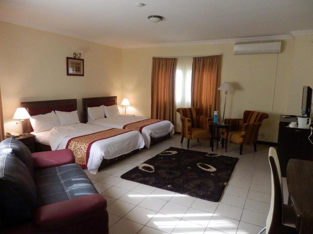 Blue Lodge Hotel Лагос Стая снимка